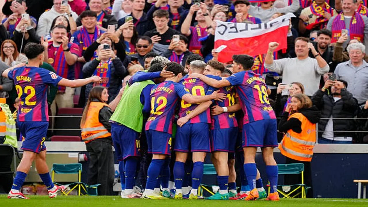 برشلونة يعزز صدارته للدوري الإسباني باكتساح كبير في شباك إشبيلية